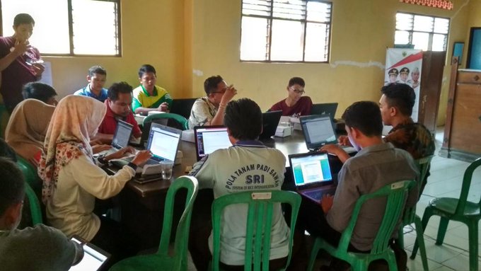 Admin Desa sedang mengikuti Pelatihan Website Desa di Kecamatan Comal.sumber Dokumentasi Tim PUSPINDES